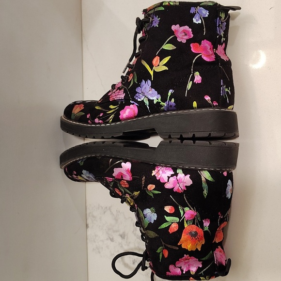 Steve Madden JBetty Black Multicolor Floral Combat Boot Size 3 Girls - Picture 5 of 9